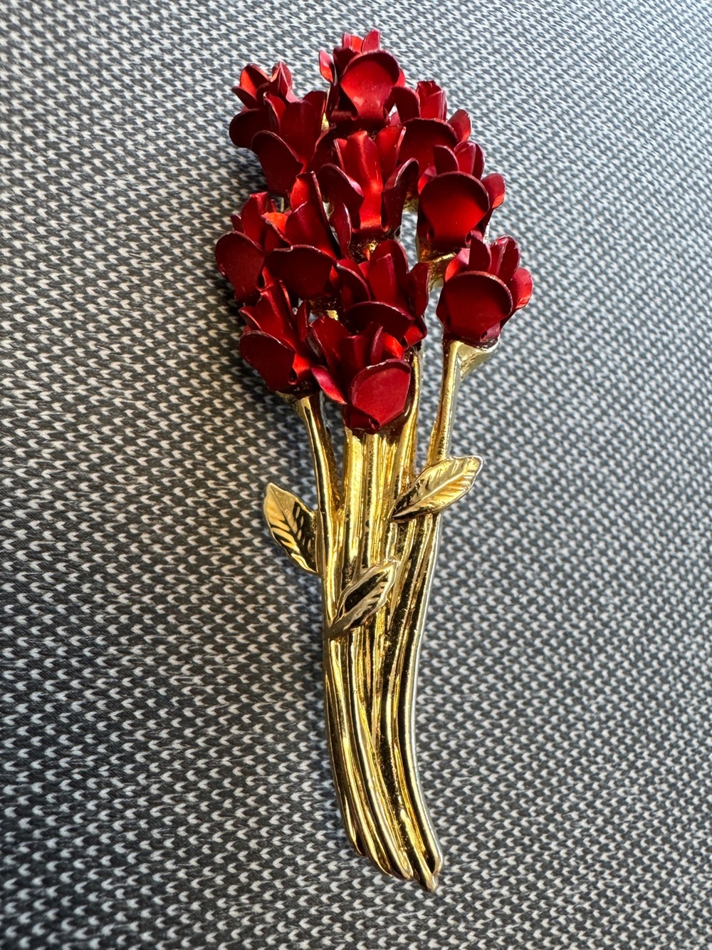 Vintage Danbury Mint Red Enamel Rose Bouquet Brooch Pin DMG97